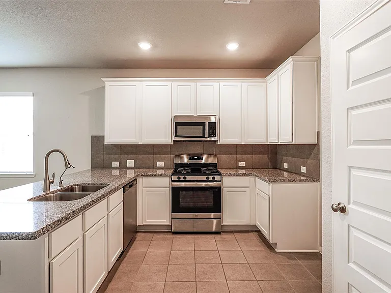 8414 Quiet Bay Dr — Photo 10