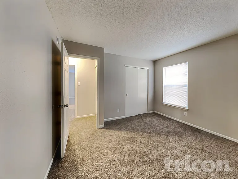 10428 Kensington Way — Photo 11