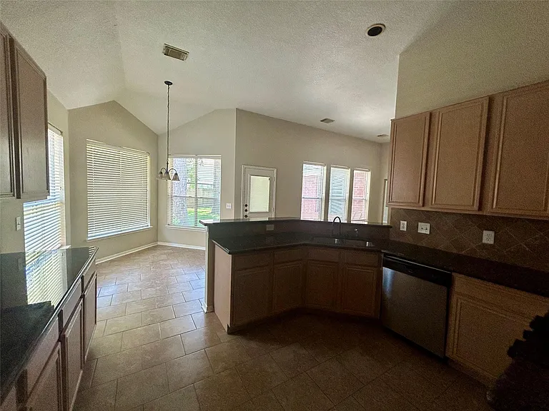 23 Tivoli Garden Ct — Photo 12