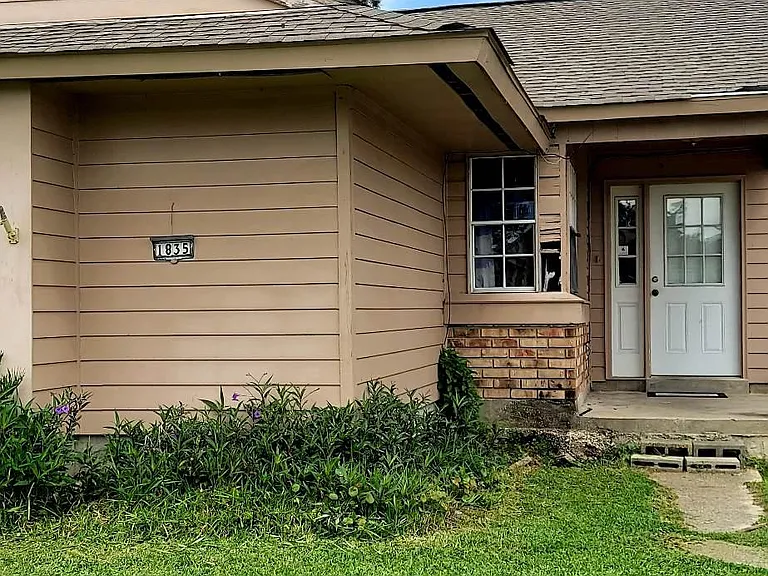 1835 Timberlane Estate Dr — Photo 1