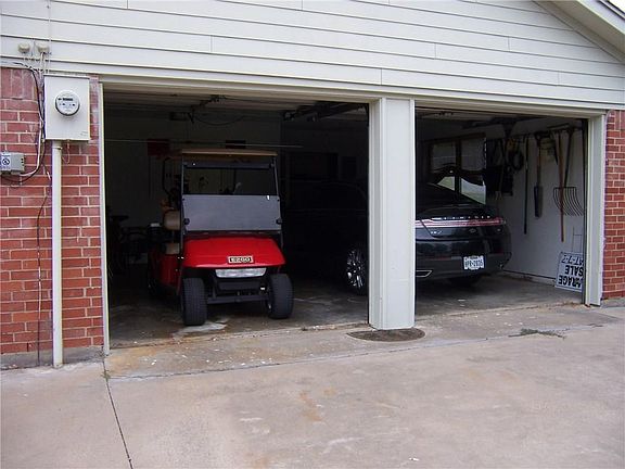 3rd image of 203 Lakeaire Dr