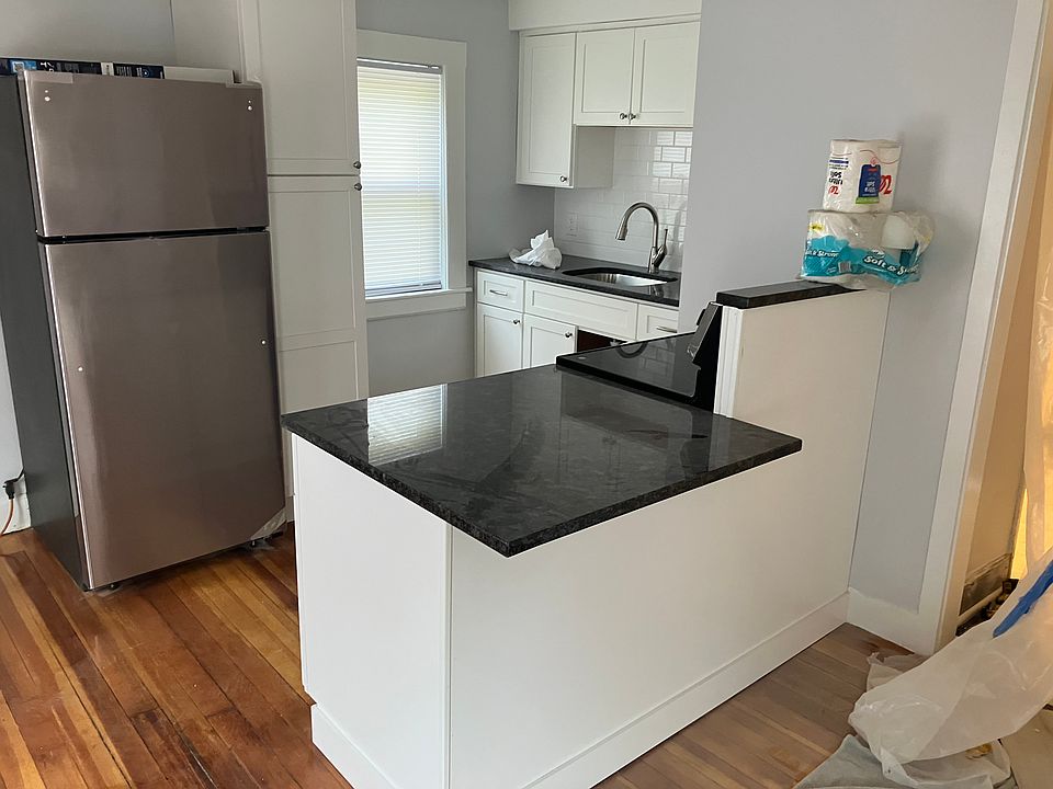 2nd image of 17 Hinckley St