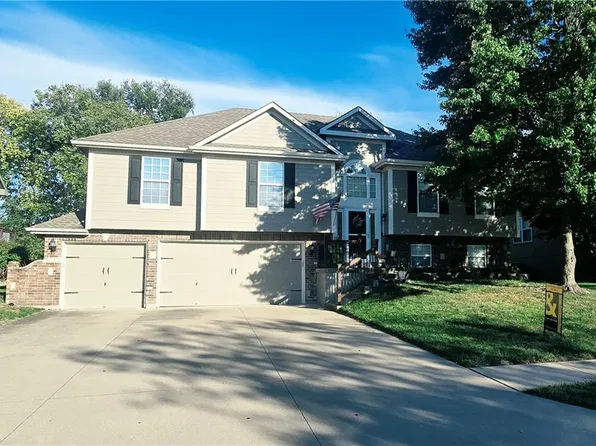 1341 SE Dalton Dr, Lees Summit, MO 64081
