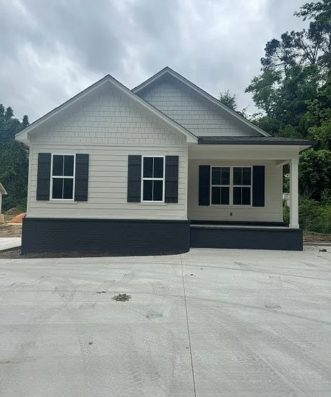 223 Butler Ave — Photo 1