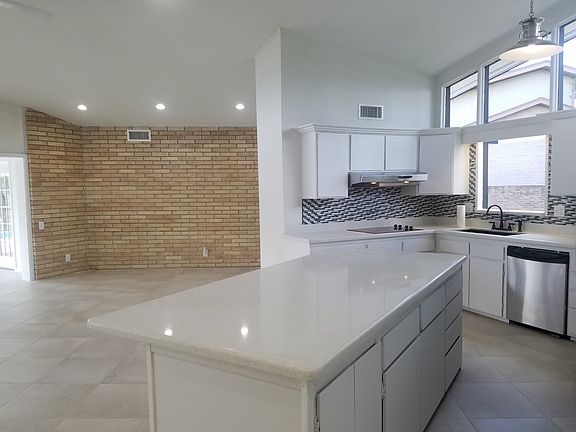 2nd image of 34 Lakeview Ln