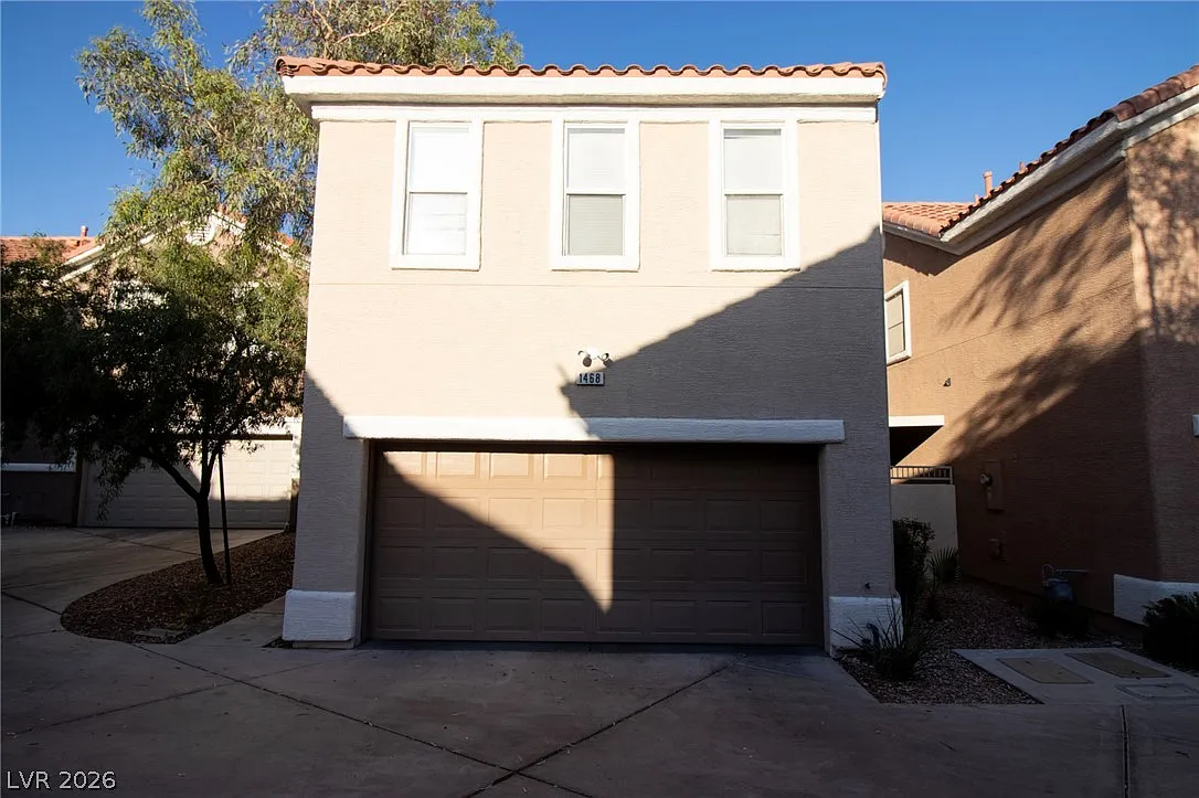 2 bed, 2.5 bath, 1400 sqft, $1,790 — Photo 1
