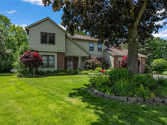 3rd image of 262 Montvale Ln