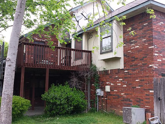 3rd image of 204 Leisure Ln