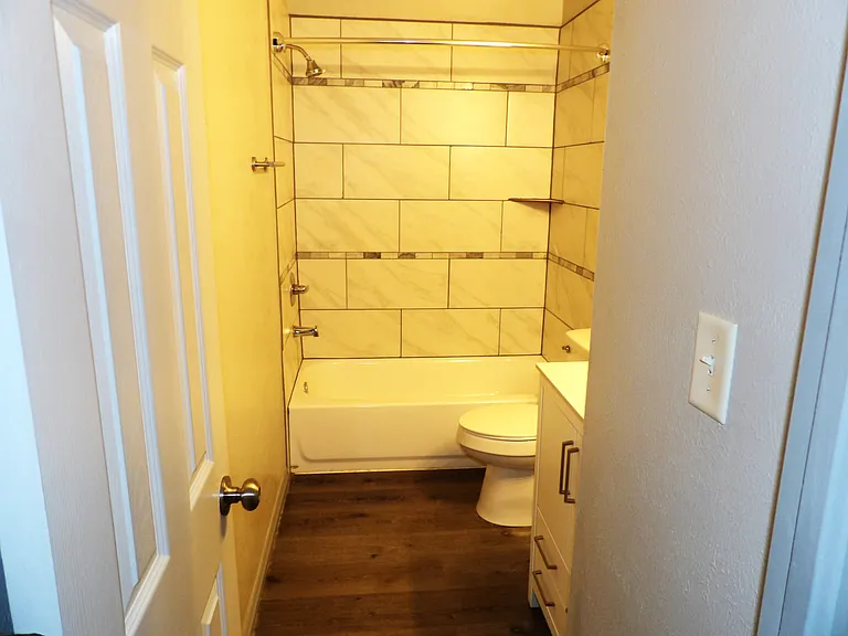 505 NW Oak Ave #B1 — Photo 4