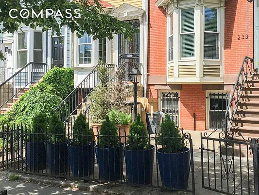 Rented by Compass | media 10