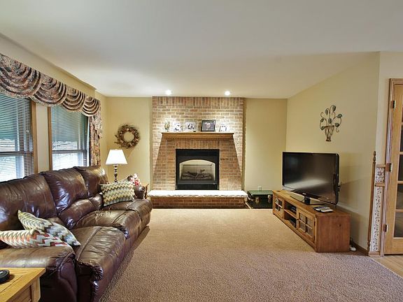 4th image of 1301 Davies Ct
