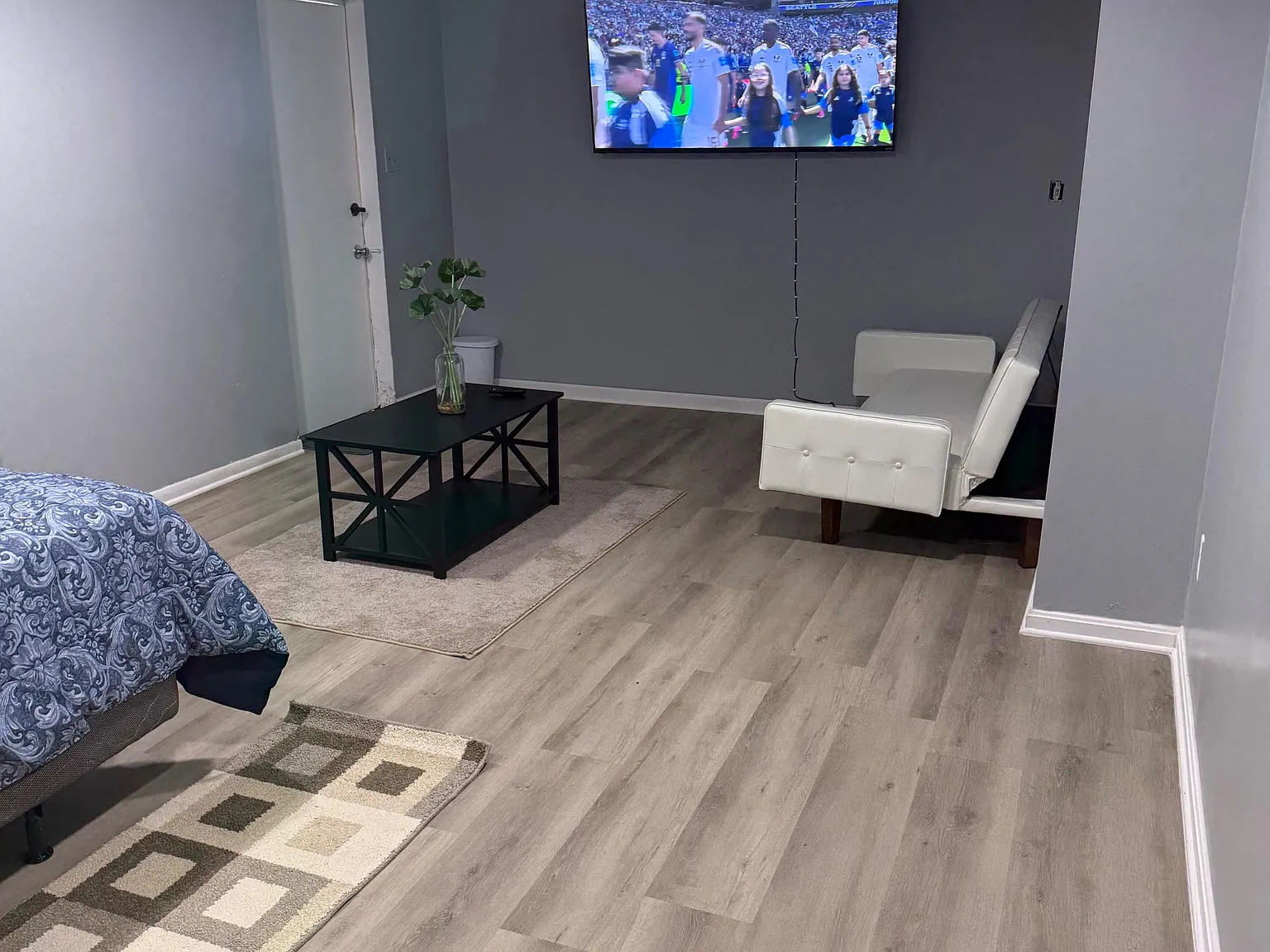 3 bed, 2.0 bath, 2800 sqft, $1,325 — Photo 4