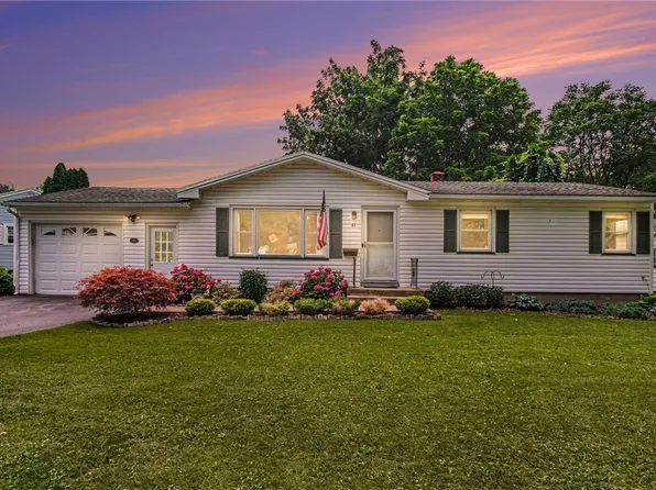 41 Lansing Cir N, Rochester, NY 14624