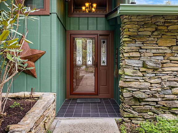 4th image of 736 Banks Mountain Dr