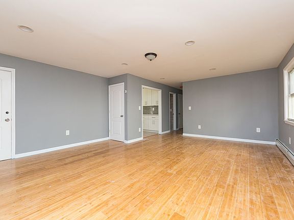 3rd image of 11652 147th St