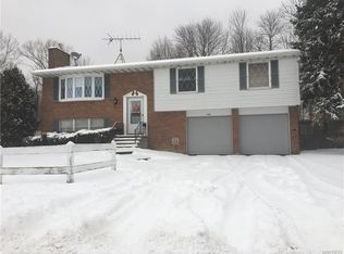 1460 Darlington Dr, Derby, NY 14047