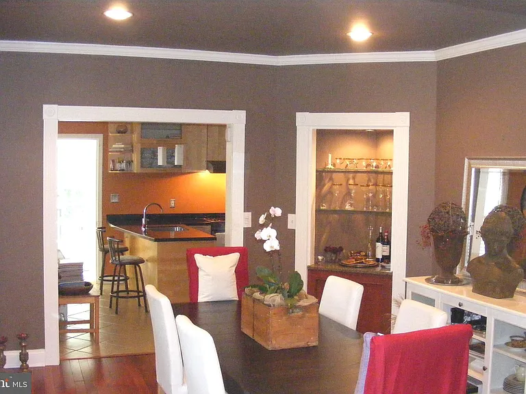 316 Locust Ave — Photo 8