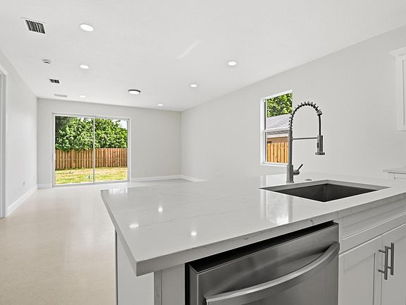 5th image of 4383 Marilyn Drive
