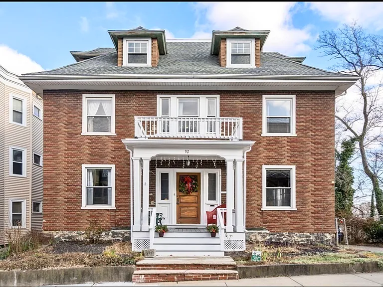 92 Claybourne St — Photo 1
