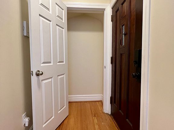 6221 1N unit entrance door & closet