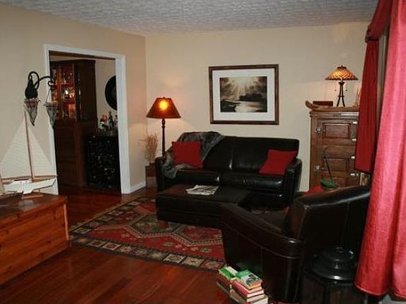 5th image of 13894 Woodsedge Ct NW