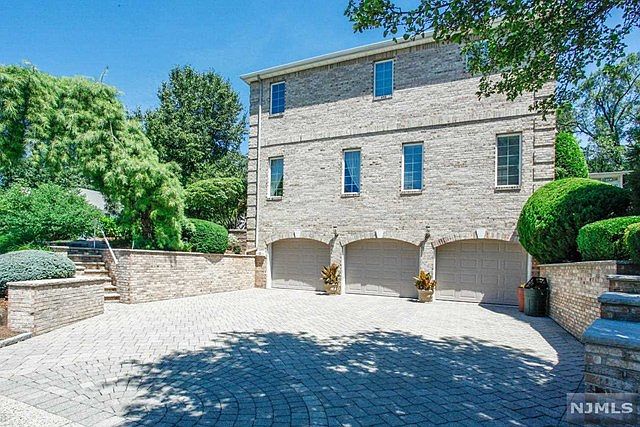 2nd image of 501 Manning Ct
