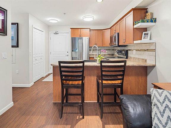 4th image of 663 Goldstream Ave #205