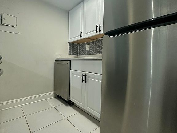 5th image of 216 Preston Ln