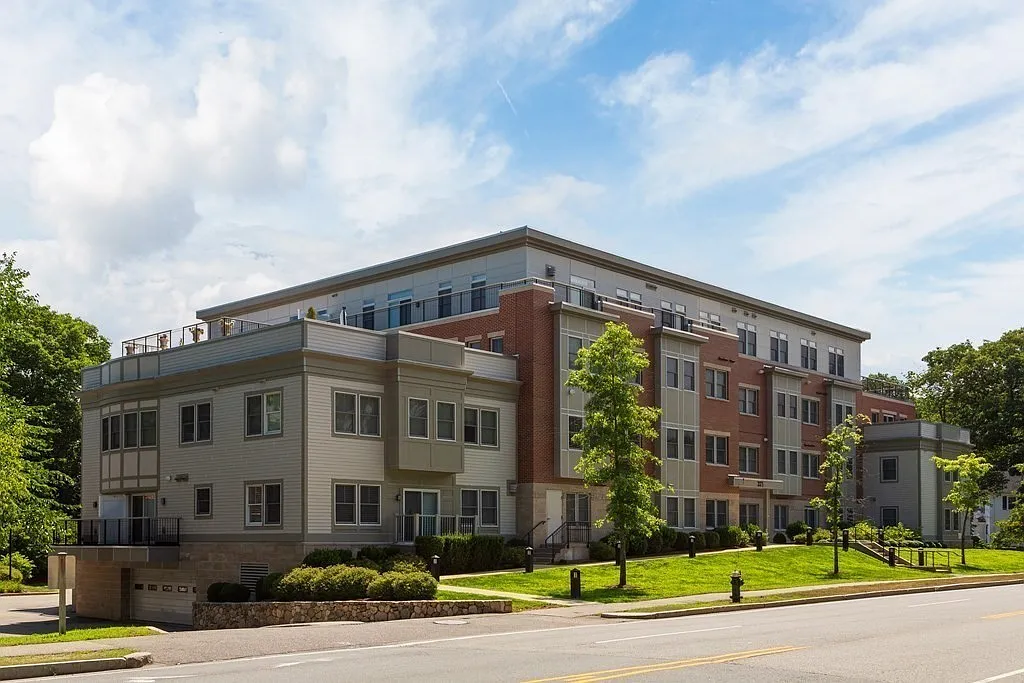 Building Photo - 321 Hammond Pond Pkwy #106