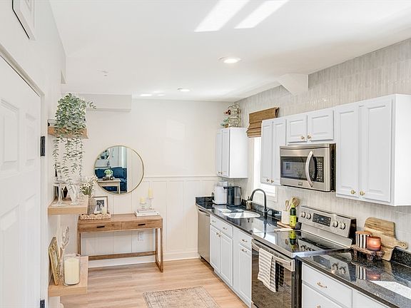 2nd image of 4-4A Congress St #3