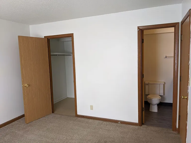 2718 Wayne Ave — Photo 6