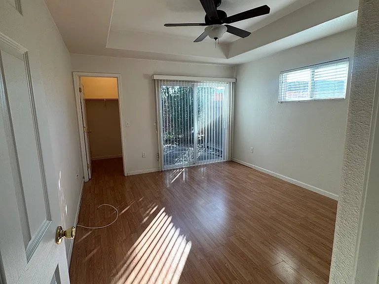 1318 Robinson Ln — Photo 11