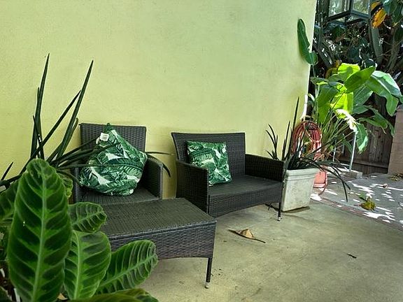 4th image of 944 N Orange Grove Ave APT 211