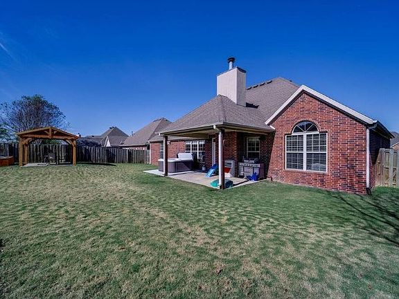 5th image of 4273 E Oakmont Dr
