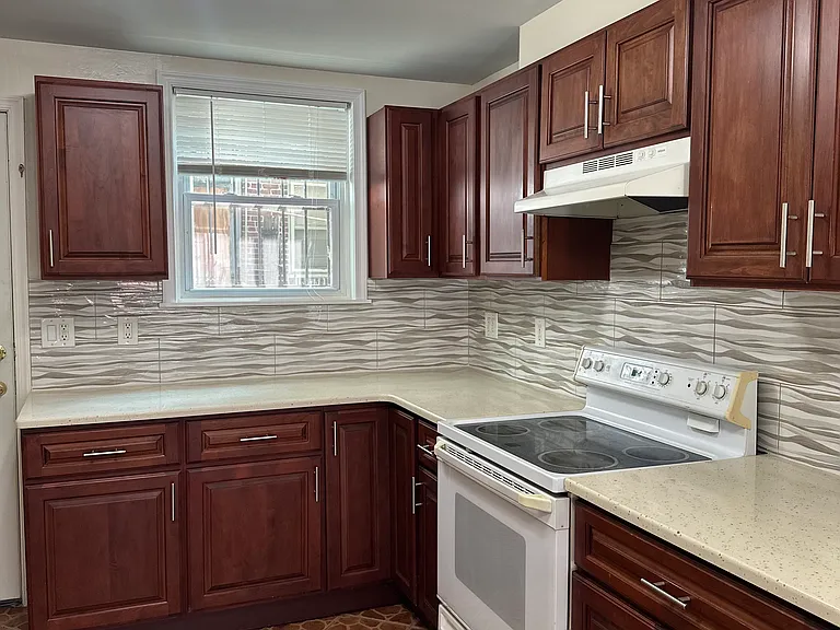 2249 E Cambria St — Photo 2