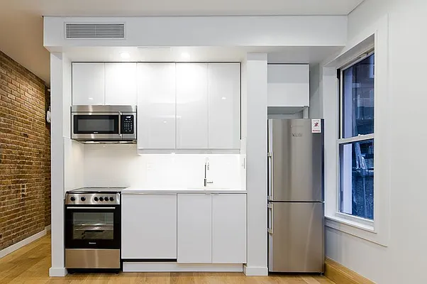 Rented by Veracity NYC LLC | media 154