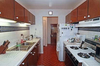 4th image of 1130 Ontario St APT C7