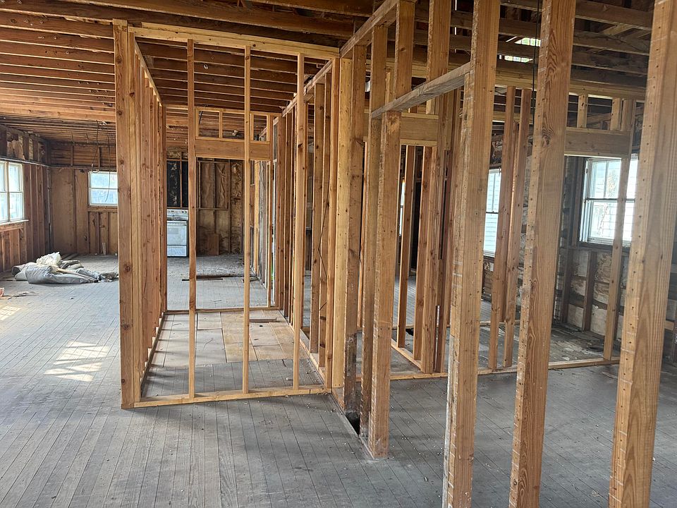 2nd image of 528 W Broadway Street