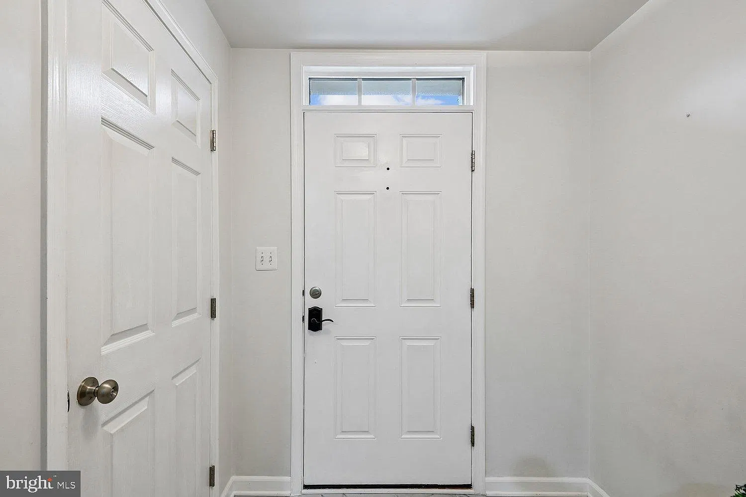 3 bed, 2.5 bath, 1900 sqft, $3,000 — Photo 2