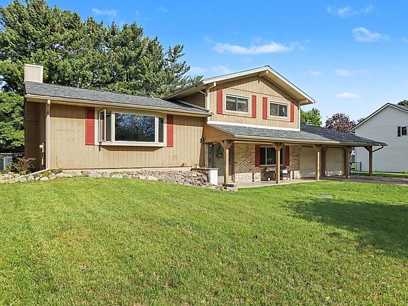 3rd image of 125 Shadowood Ln