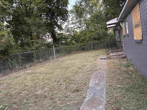 5th image of 966 Leon Pl