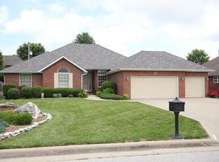3320 S Woodstock Ave, Springfield, MO 65809