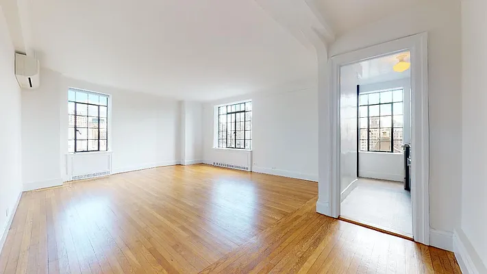 Rented by Bond New York | media 32