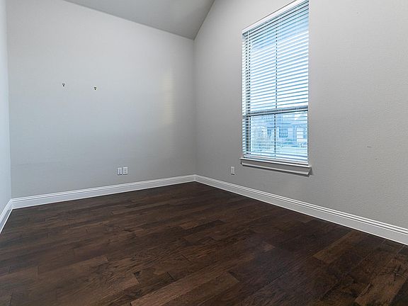 3rd image of 1325 Starlight Ave