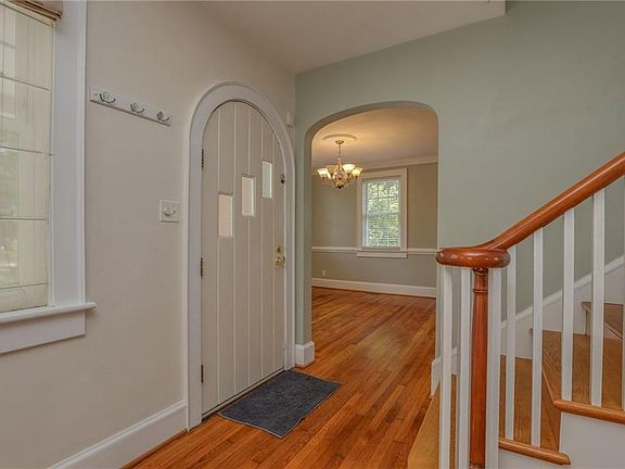 4th image of 3904 Winchester Dr