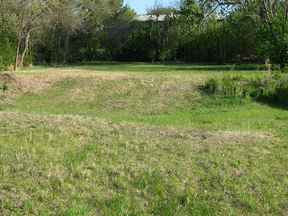 1st image of 207 E Scotty Philip Ave