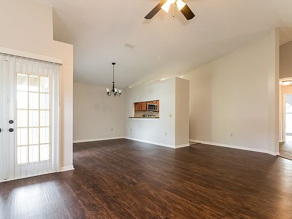 3rd image of 211 Kingshill Ct SE
