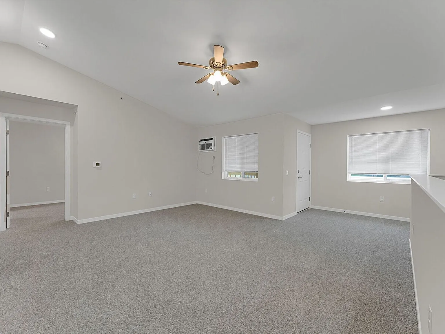 2 bed, 1159 sqft, $1,490 — Photo 4