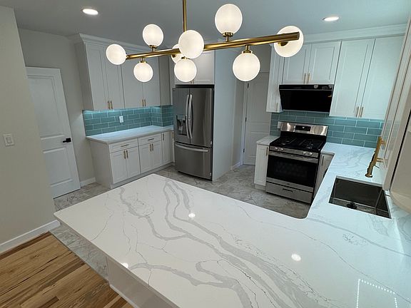 3rd image of 189 Meredith Ave
