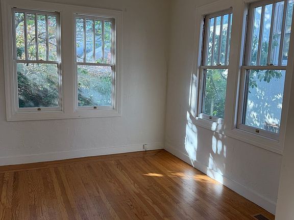 2nd image of 958 Bay View Ave